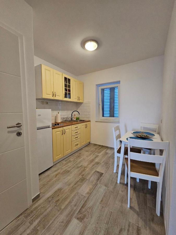 Apartman Lila Čunski Extérieur photo